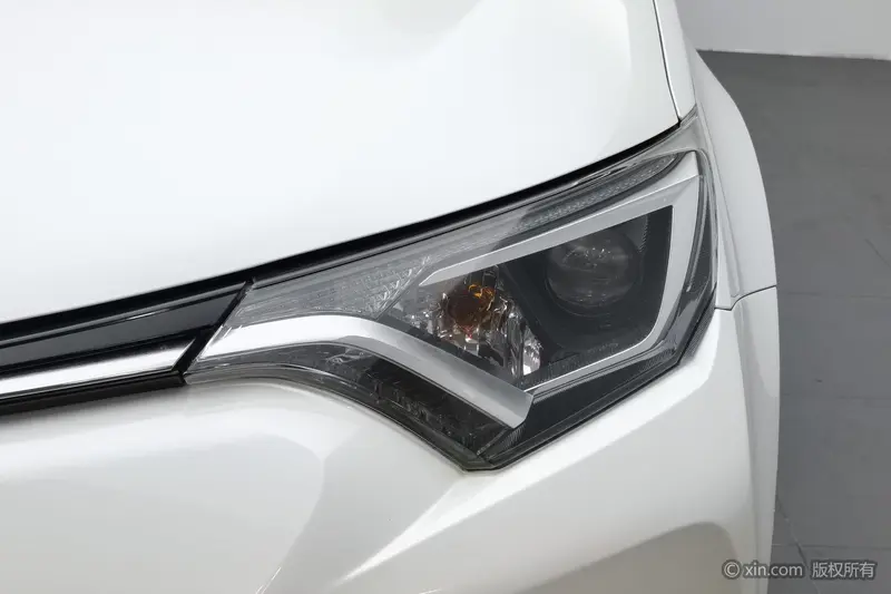 Toyota RAV4 — фото 5