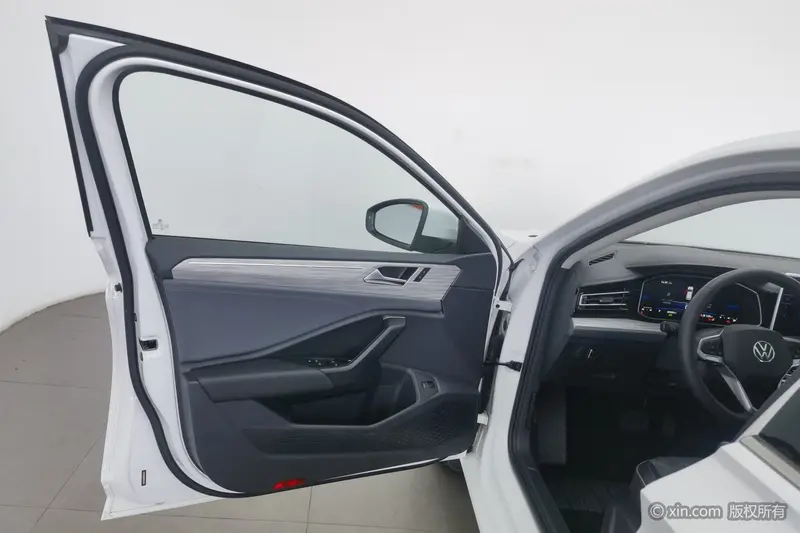 Volkswagen Sagitar 300 TSI DSG — фото 16