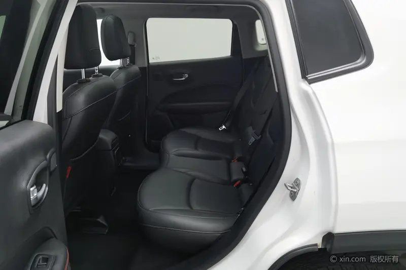 Jeep Compass — фото 14