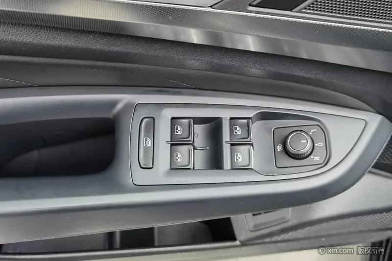Volkswagen Passat — фото 17