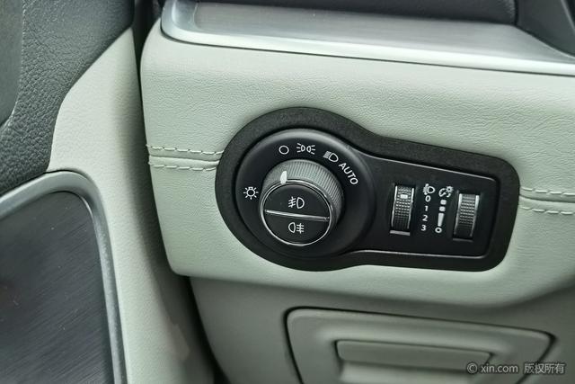 Jeep Grand Commander 2018 2.0 T 2 WD V — фото 16