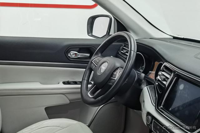 Jeep Grand Commander 2018 2.0 T 2 WD V — фото 12