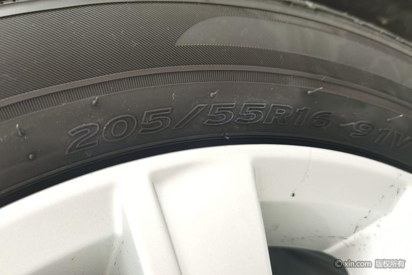 Volkswagen Sagitar 2015 1.6L MT Comfort