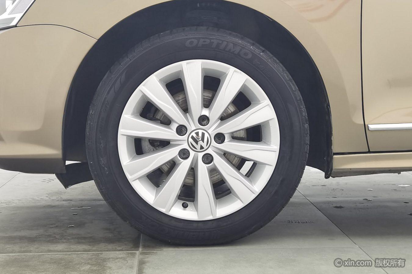 Volkswagen Sagitar 2015 1.6L MT Comfort