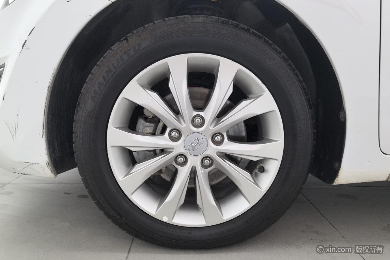 Hyundai Elantra 2016 1.6L AT Luxury