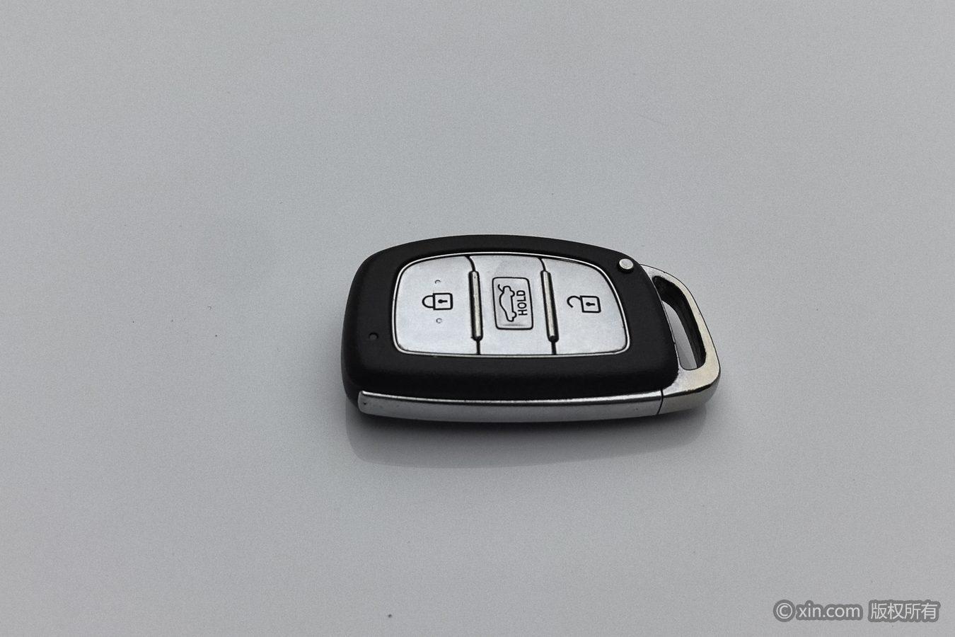 Hyundai Elantra 2016 1.6L AT Luxury