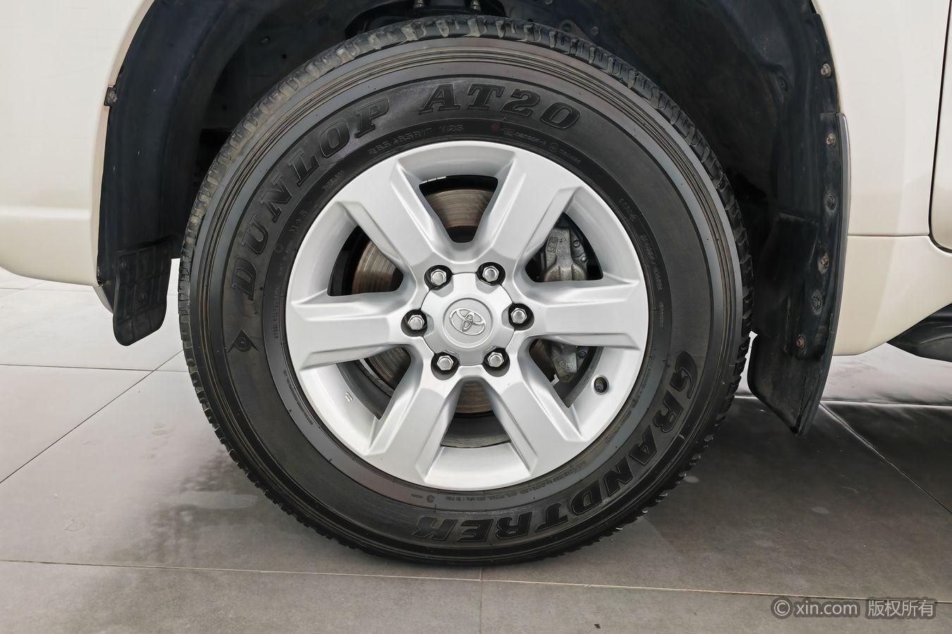 Toyota Land Cruiser Prado 2016 2.7L AT Standard