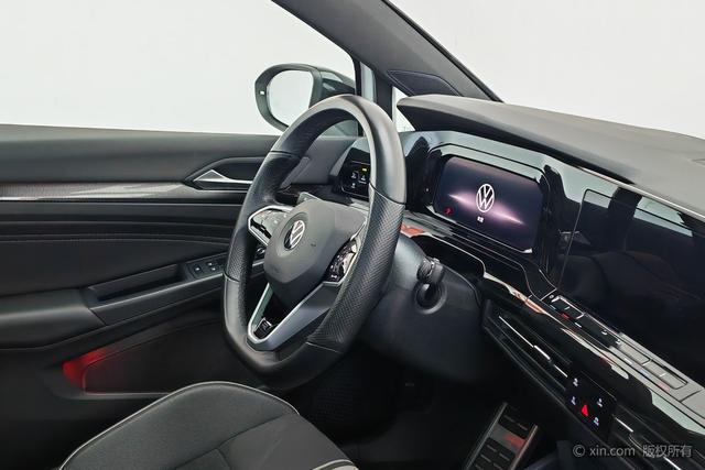 Volkswagen Golf 2022 Белый из Китая, фото 2