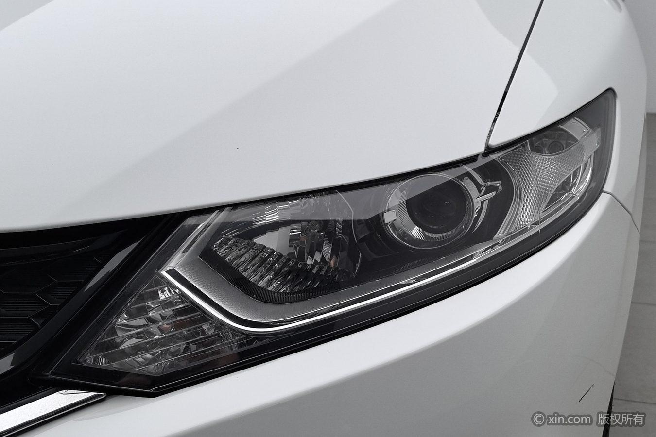 Honda Jade 2014 1.8L CVT Luxury 5 мест