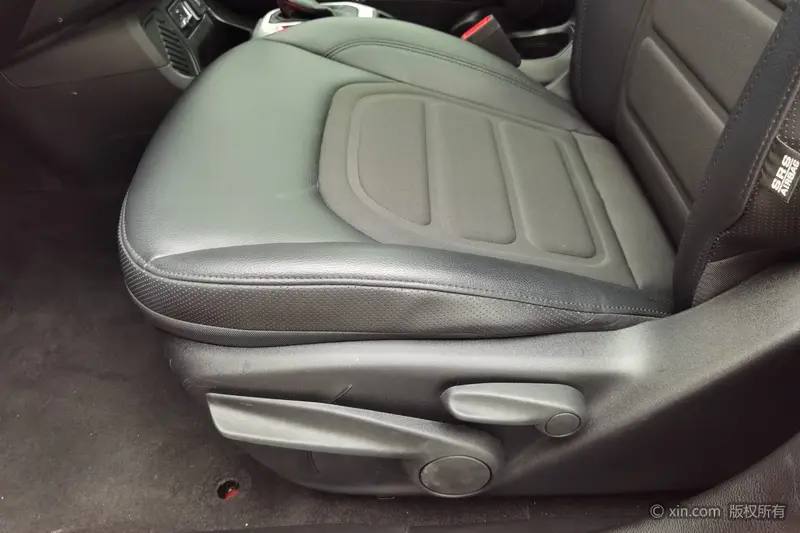 Jeep Renegade — фото 13
