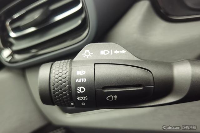 Lynk & Co 02 Hatchback 2022 2.0 TD Hatchback Pro — фото 17