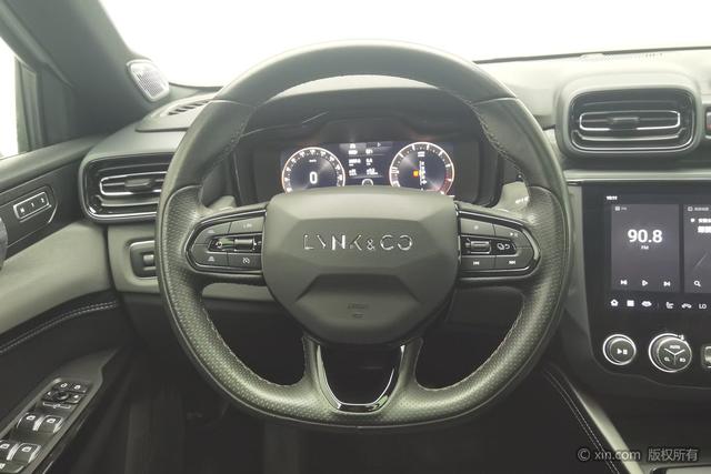 Lynk & Co 02 Hatchback 2022 2.0 TD Hatchback Pro — фото 15