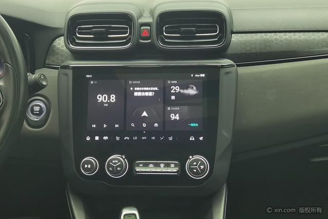 Lynk & Co 02 Hatchback 2022 2.0 TD Hatchback Pro — фото 11