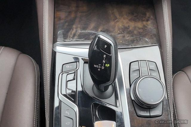 BMW 5-Series 2020 525 Li — фото 15
