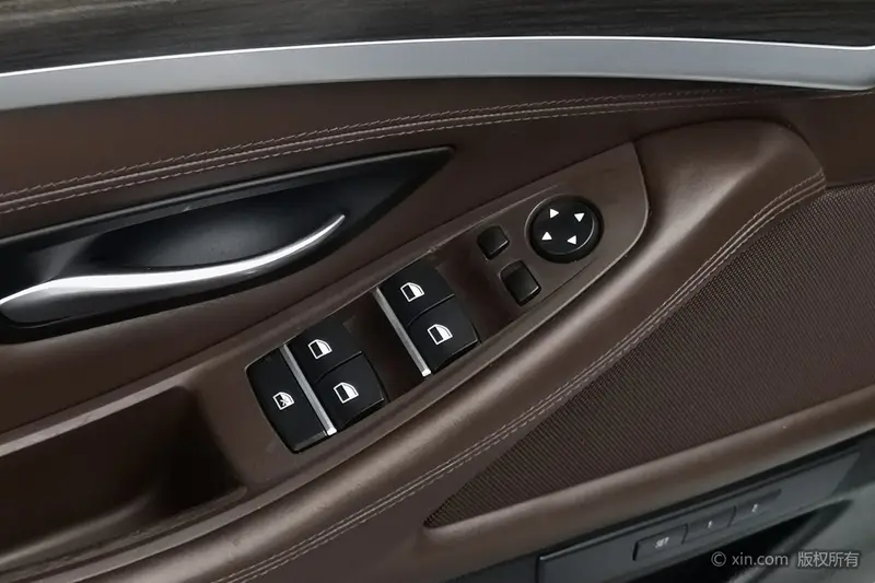 BMW 5 Series — фото 18