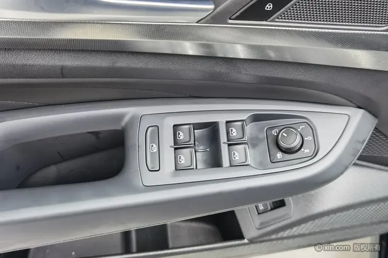 Volkswagen Passat — фото 17