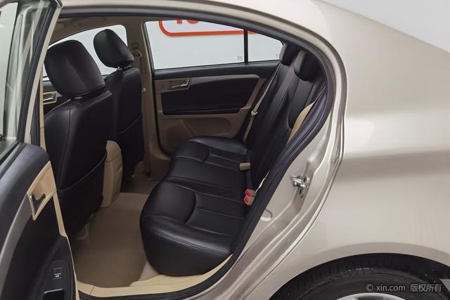 Roewe 350 2015 1.5 L MT — фото 20