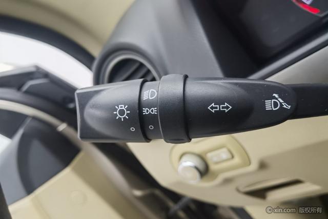 Roewe 350 2015 1.5 L MT — фото 16