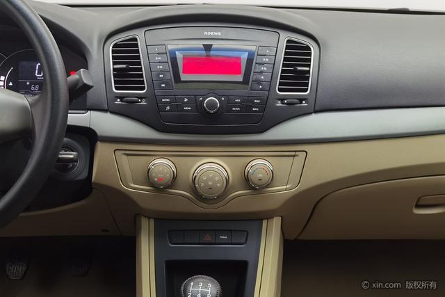 Roewe 350 2015 1.5 L MT — фото 12