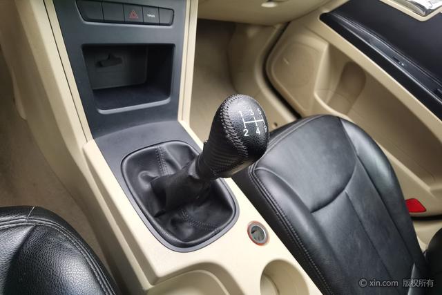 Roewe 350 2015 1.5 L MT — фото 15