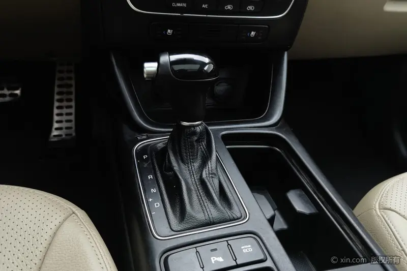 Kia Sorento — фото 10