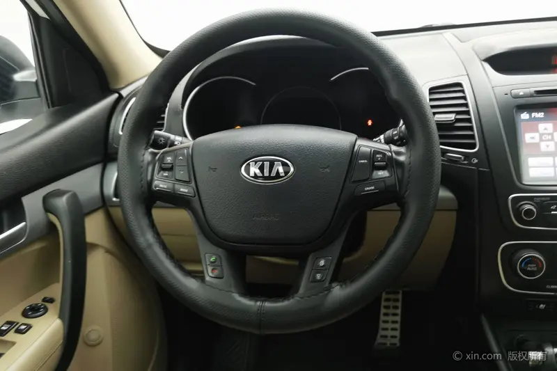 Kia Sorento — фото 9