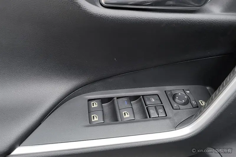 Toyota RAV4 — фото 16