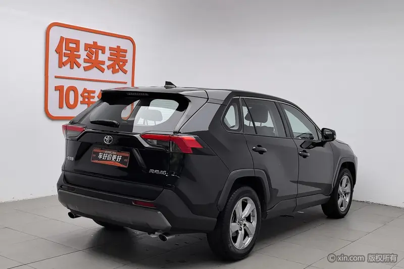 Toyota RAV4 — фото 4