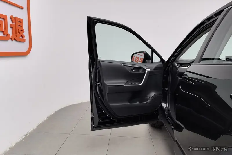 Toyota RAV4 — фото 15