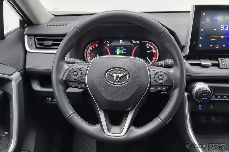 Toyota RAV4 — фото 8