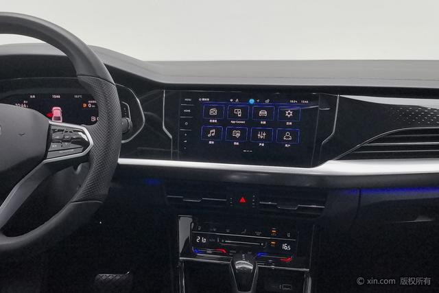 Volkswagen Passat 2023 330 TSI — фото 12