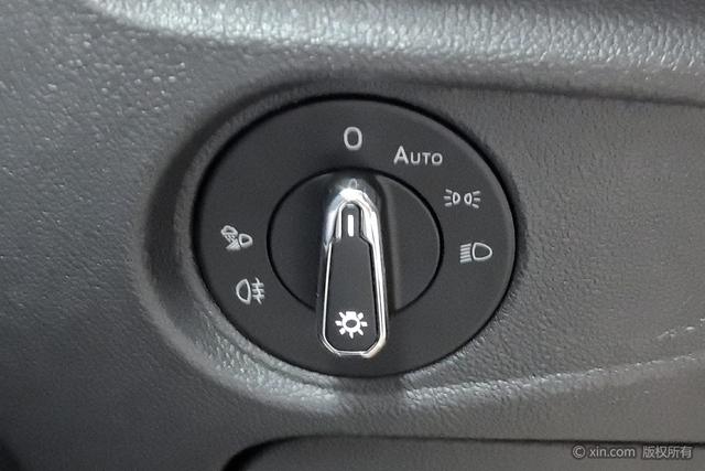 Volkswagen Passat 2023 330 TSI — фото 15