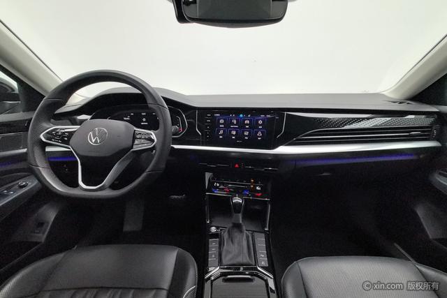 Volkswagen Passat 2023 330 TSI — фото 11