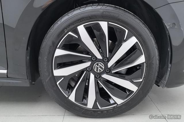 Volkswagen Passat 2023 330 TSI — фото 8