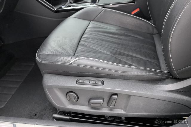 Volkswagen Passat 2023 330 TSI — фото 18