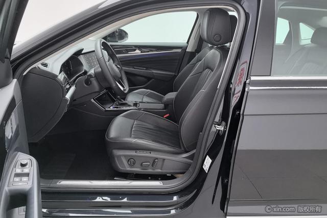 Volkswagen Passat 2023 330 TSI — фото 17
