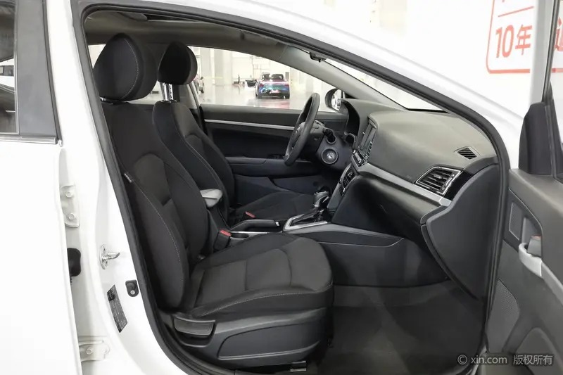 Hyundai Elantra — фото 14