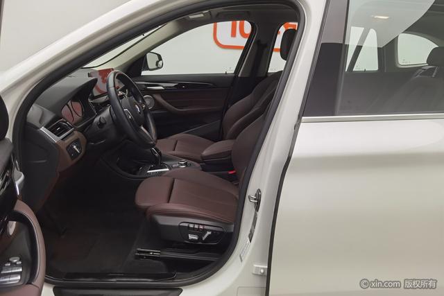 BMW X1 2022 s Drive 25 Li Leading — фото 17