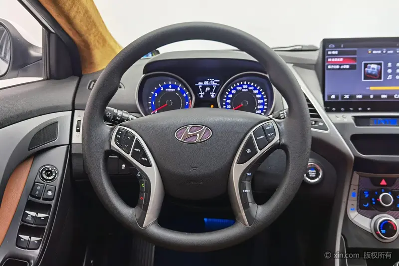 Hyundai Elantra — фото 9