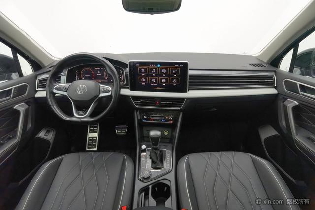 Volkswagen Tiguan L 2024 380 TSI 4 WDR-Line 7 — фото 12