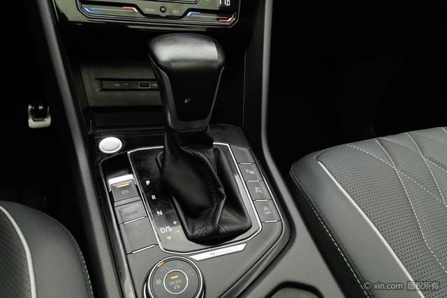 Volkswagen Tiguan L 2024 380 TSI 4 WDR-Line 7 — фото 15