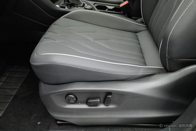 Volkswagen Tiguan L 2024 380 TSI 4 WDR-Line 7 — фото 18