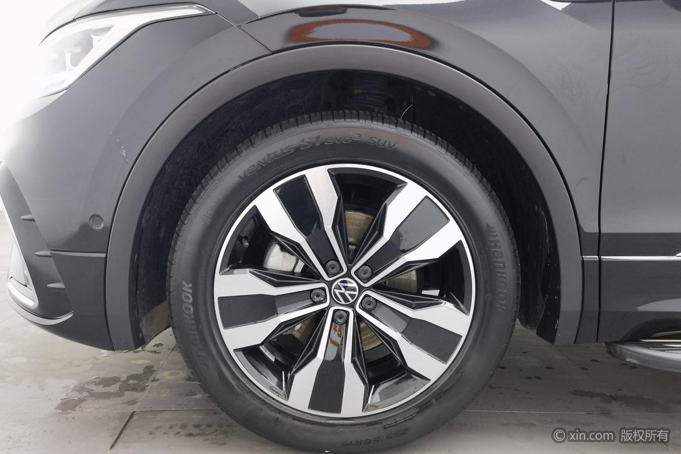 Volkswagen Tiguan L L 2024 380TSI R-Line 7 мест