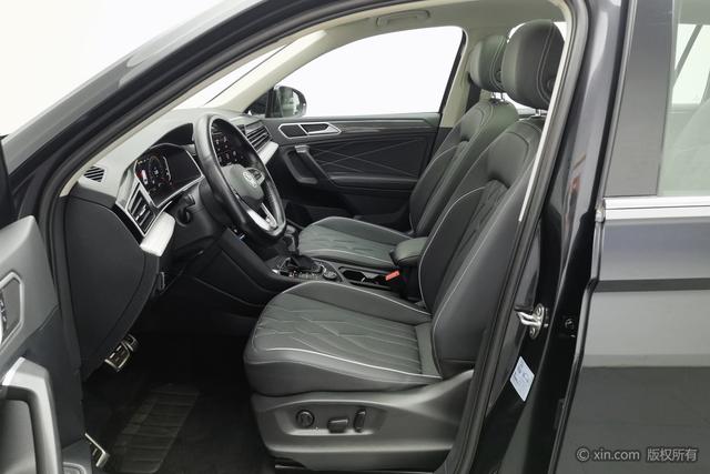 Volkswagen Tiguan L 2024 380 TSI 4 WDR-Line 7 — фото 17