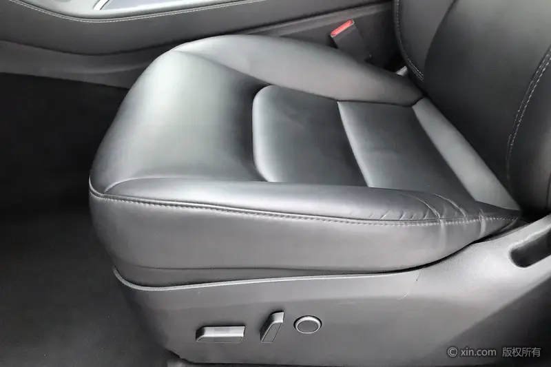 Tesla Model Y — фото 12
