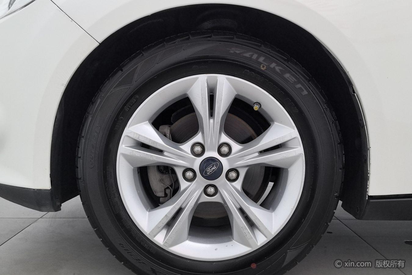 Ford Focus 2012 1.6L MT