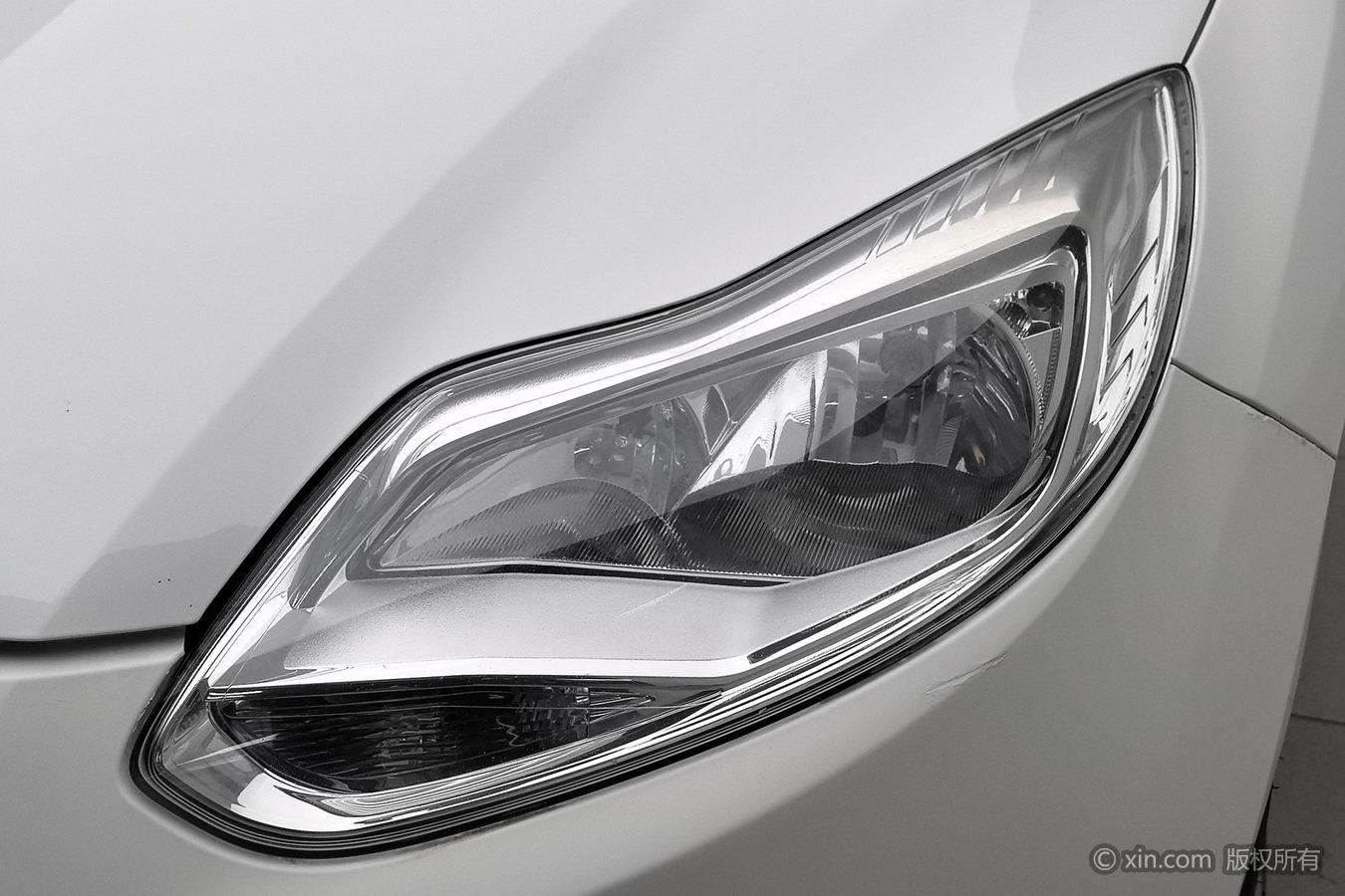 Ford Focus 2012 1.6L MT