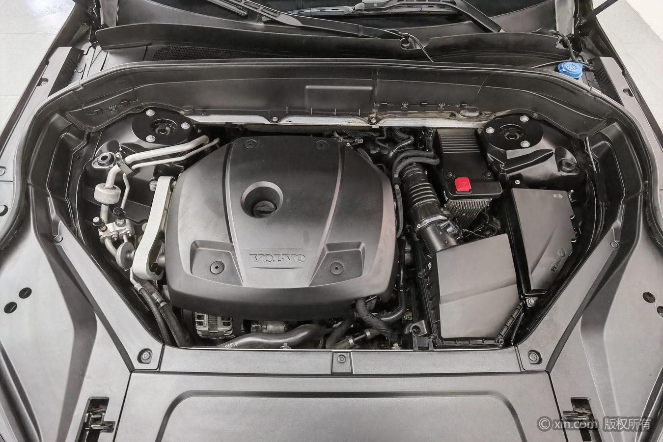 Volvo XC90 2018 T6 7 мест