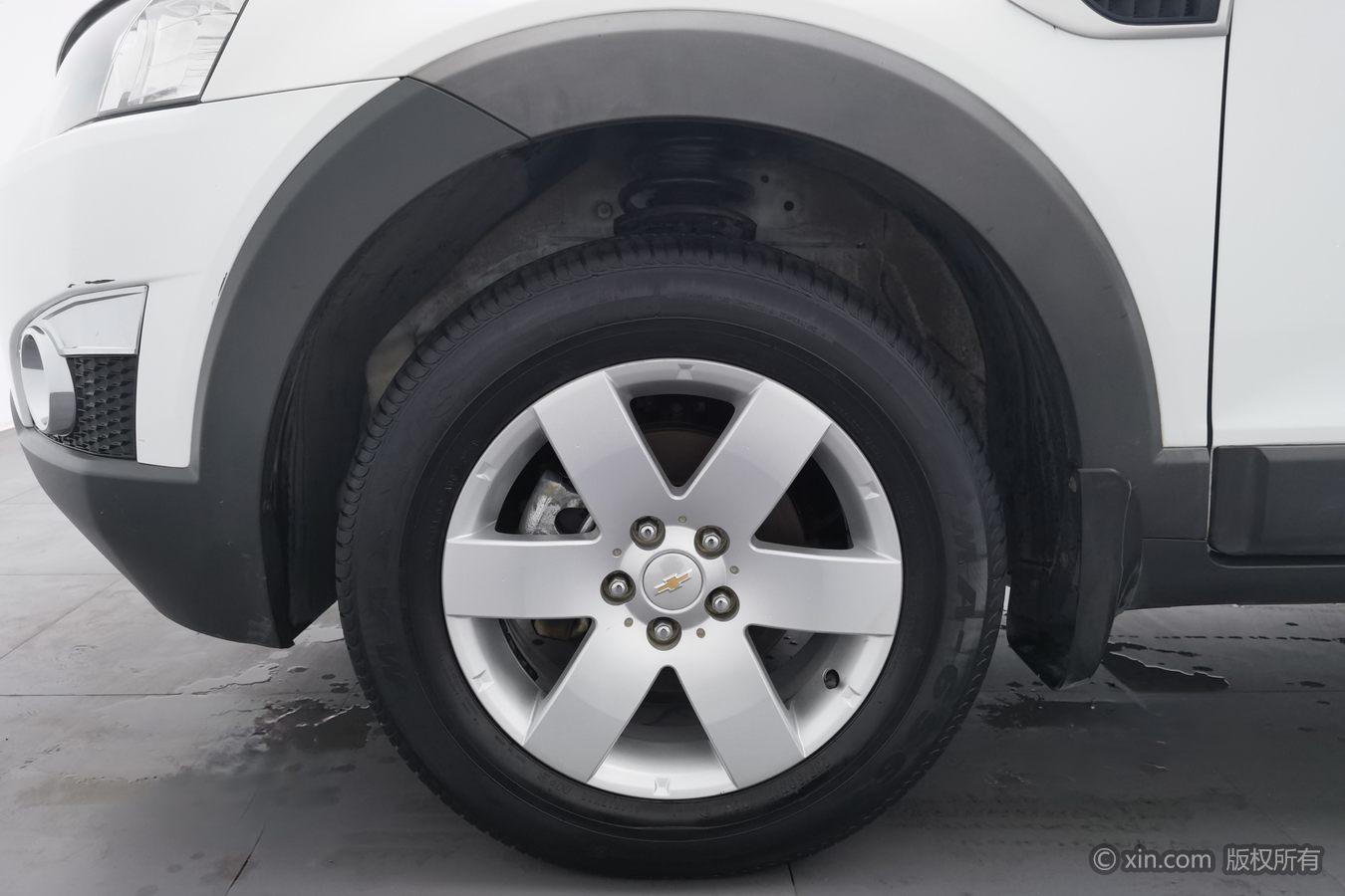 Chevrolet Captiva 2012 2.4L 5 мест