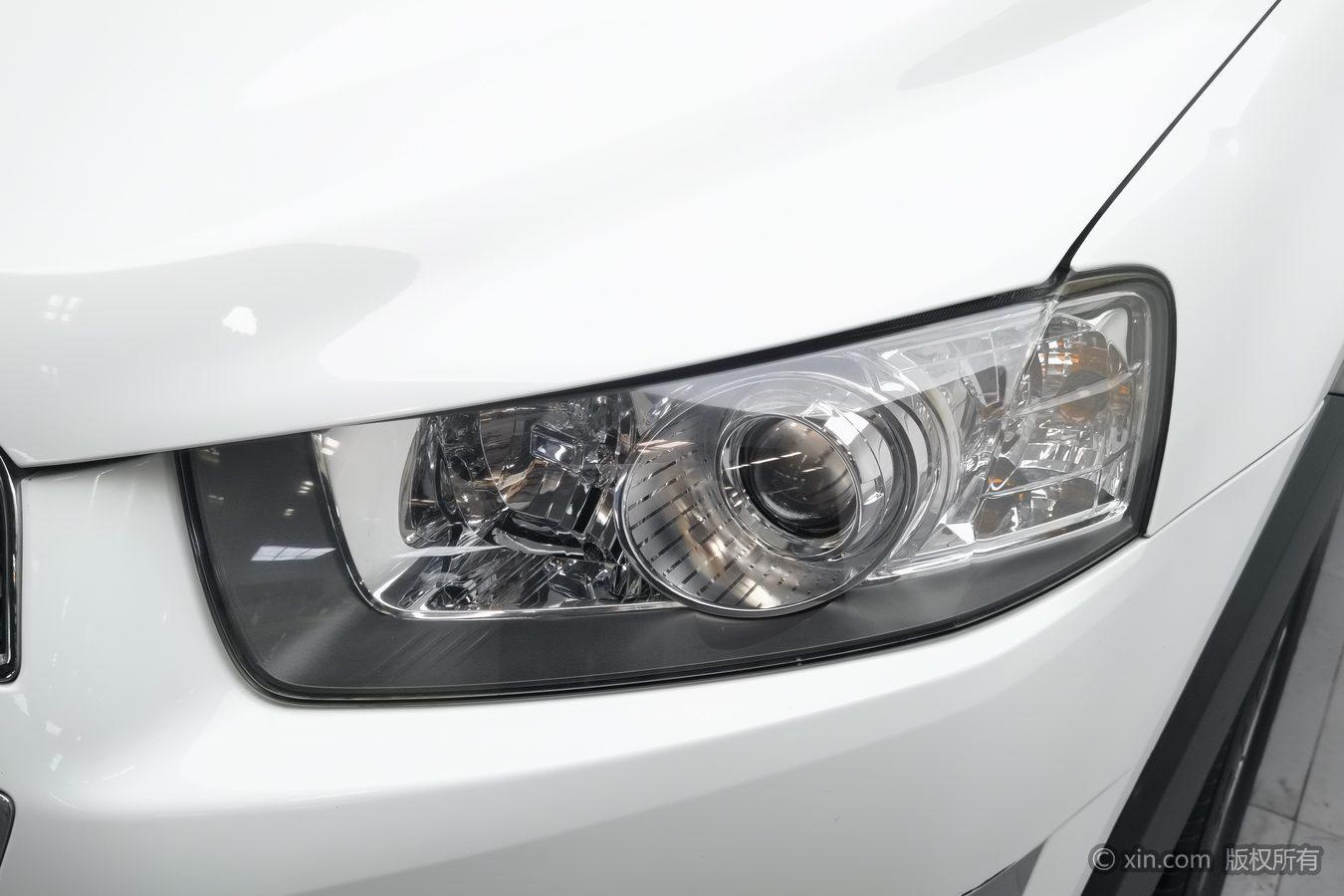Chevrolet Captiva 2012 2.4L 5 мест
